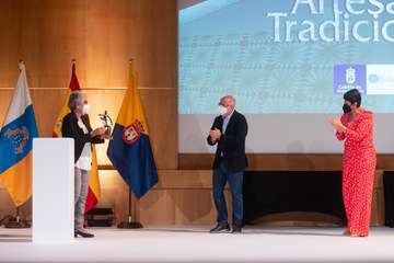 Homenaje del Cabildo a las caladoras grancanarias/TA.